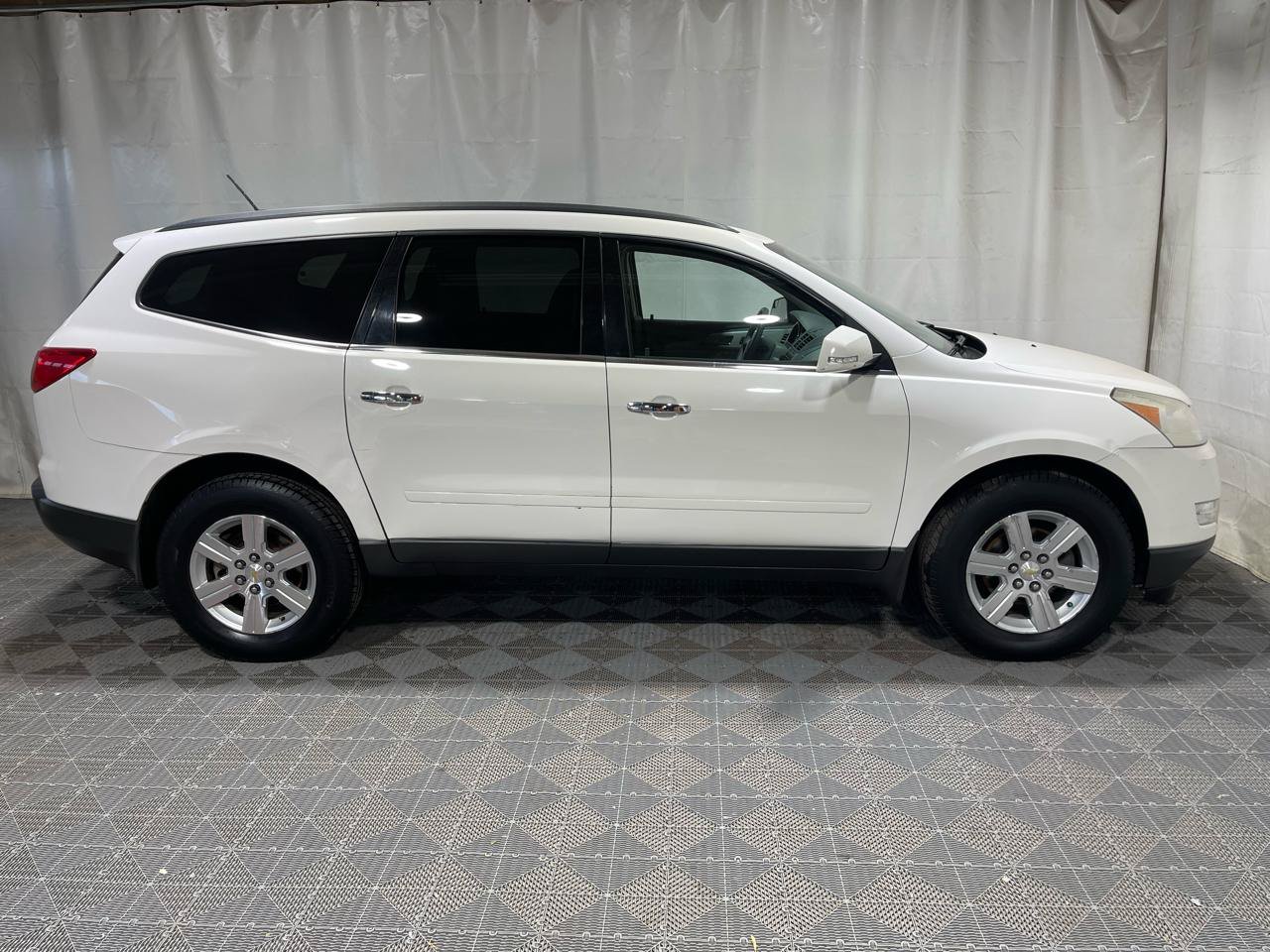 Used 2011 Chevrolet Traverse LT AWD/4WD image 9