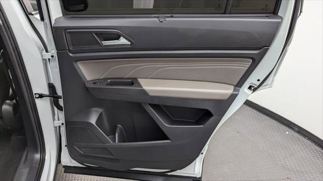 Used 2022 Volkswagen Atlas SE w/ Black Wheel Package image 18