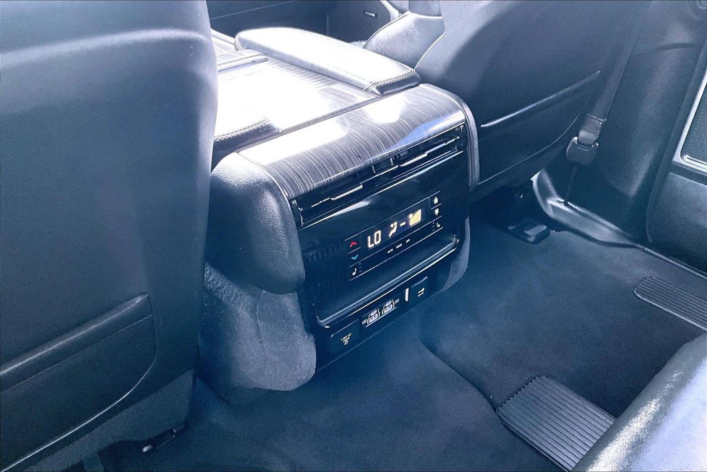 Used 2024 Jeep Wagoneer L Series III w/ Flexible Seating Group AWD/4WD image 10