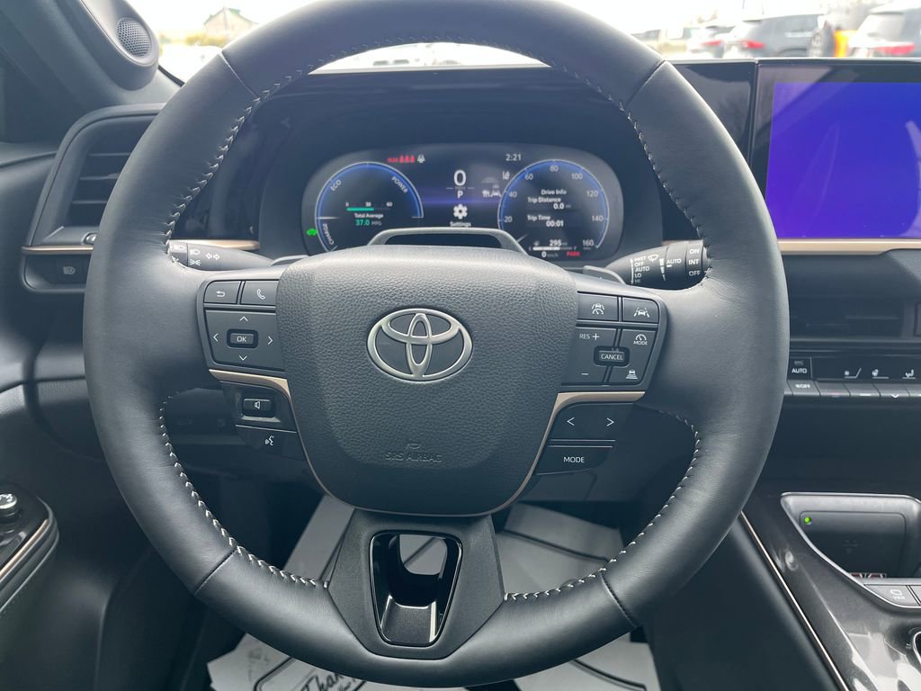 Certified 2025 Toyota Crown Signia image 16