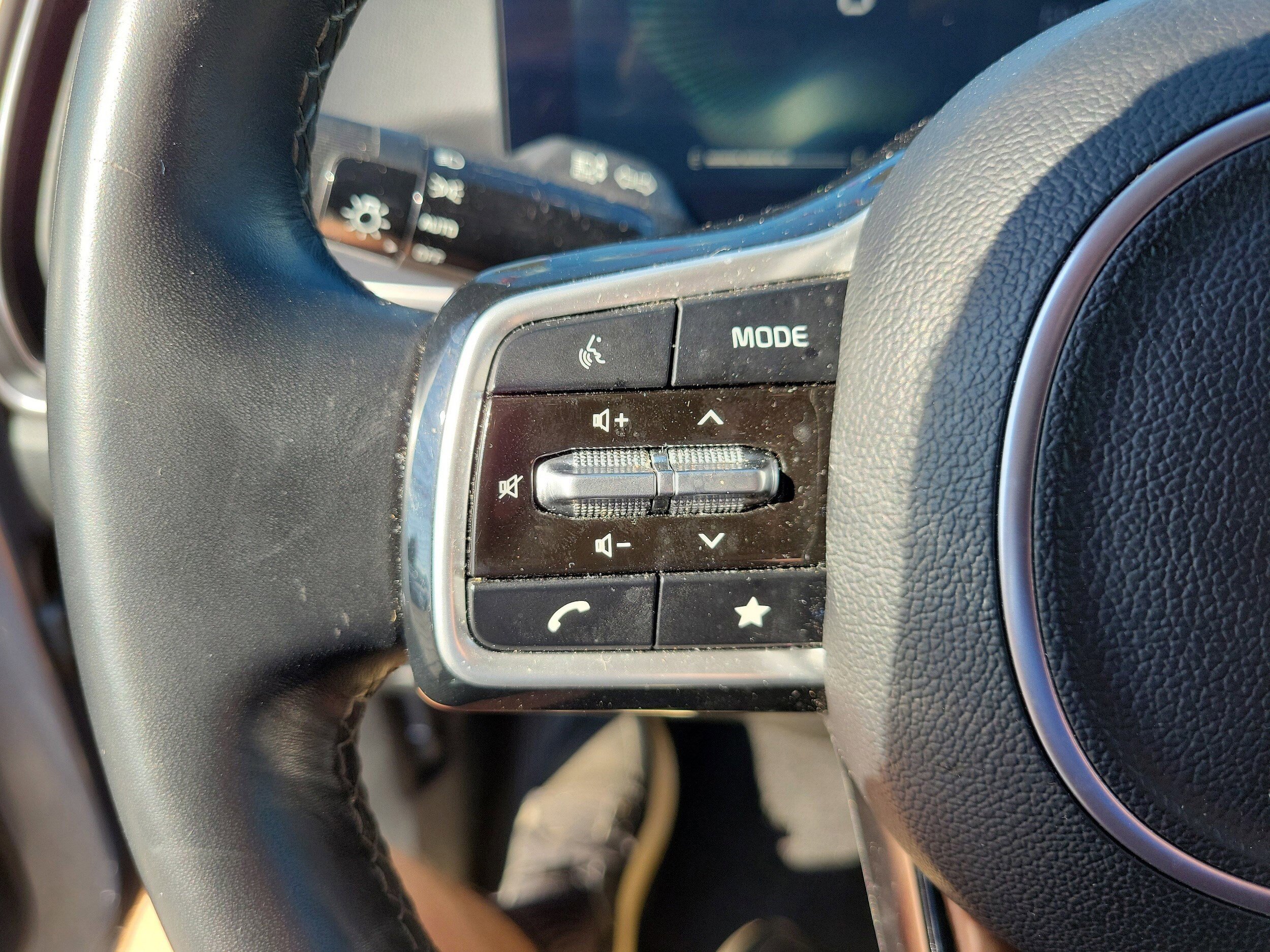 Used 2024 Kia Sorento S image 31