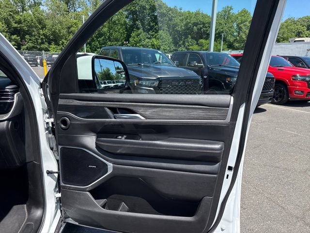 Used 2022 Jeep Wagoneer Series III w/ Rear Seat Video Group 1 AWD/4WD image 36