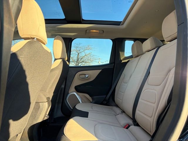Used 2019 Jeep Renegade Latitude w/ Cold Weather Group image 17
