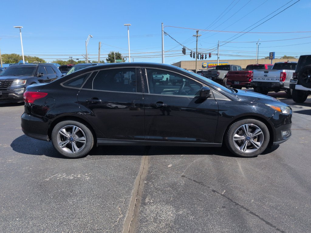 Used 2018 Ford Focus SE w/ SE Appearance Package FWD image 7