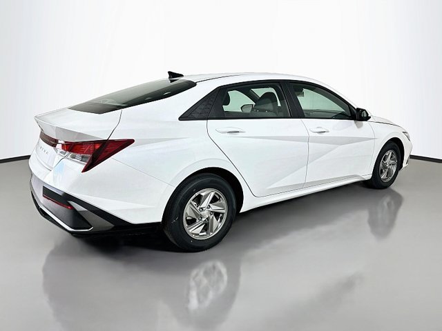 New 2026 Hyundai Elantra SE FWD image 7