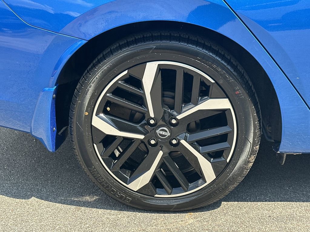 Used 2023 Nissan Versa SR w/ Trunk Package image 18