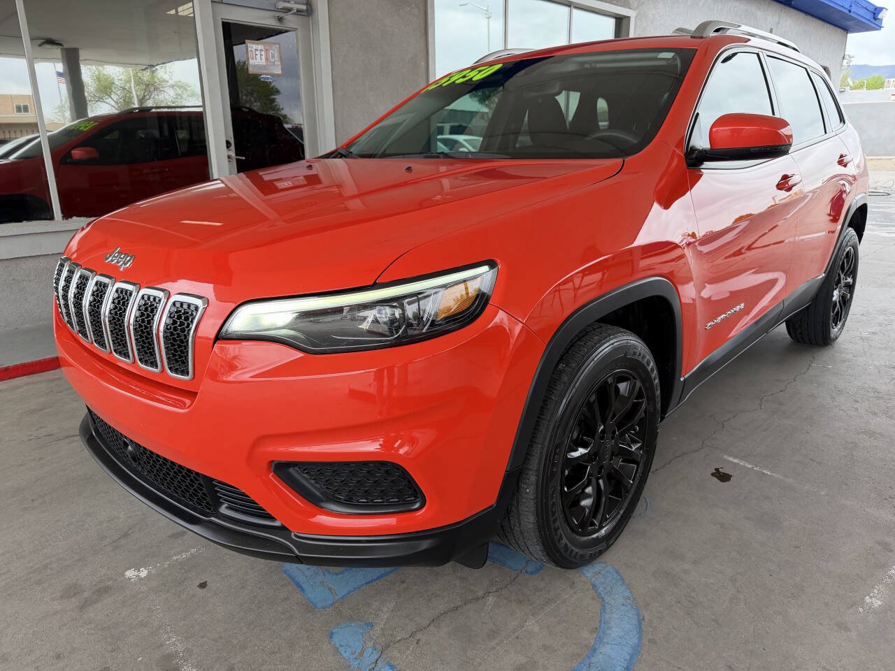 Used 2021 Jeep Cherokee Latitude FWD image 3