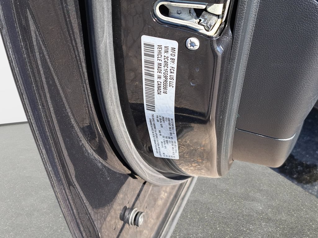 Used 2023 Chrysler Pacifica Touring FWD image 37