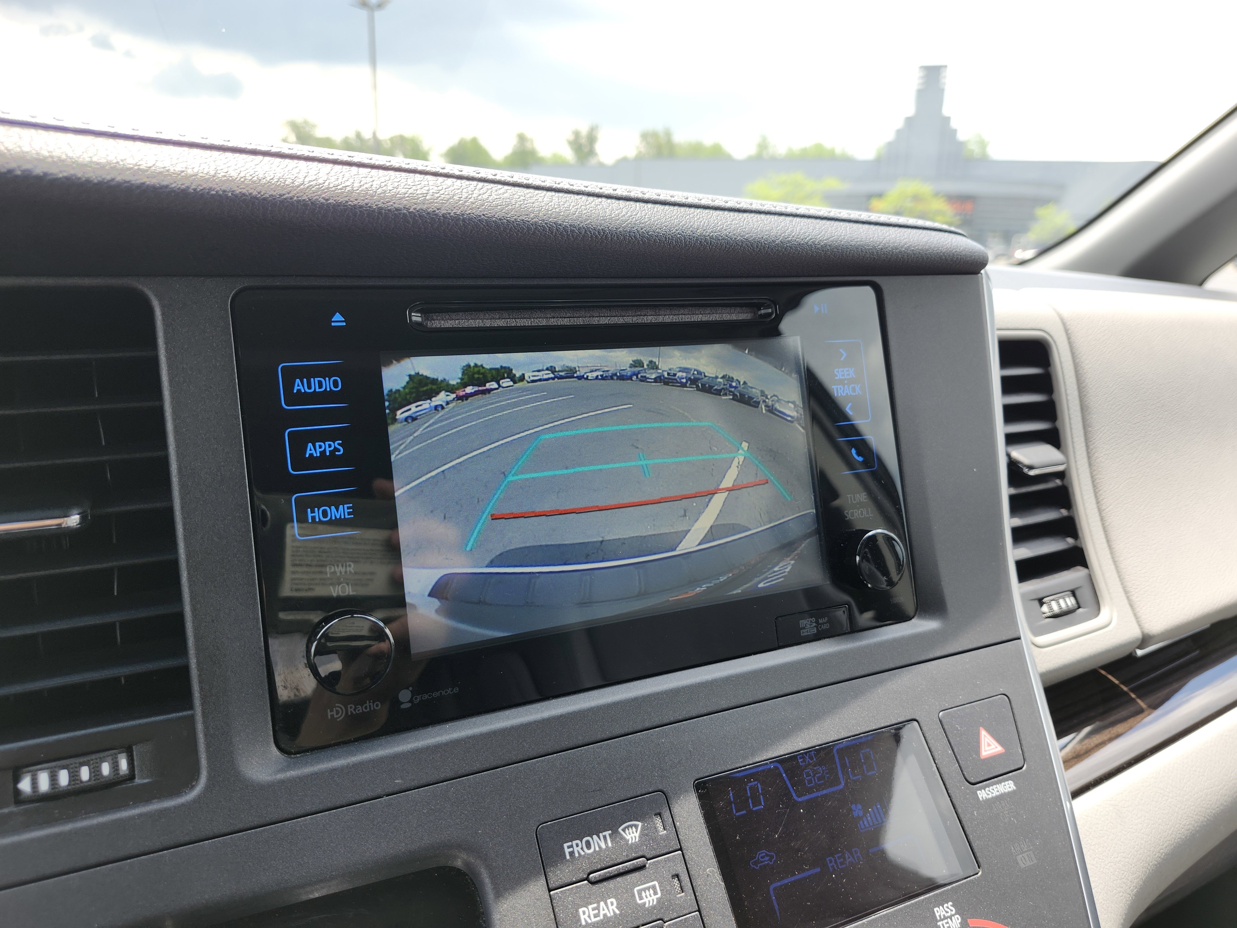 Used 2015 Toyota Sienna XLE Premium AWD/4WD image 4