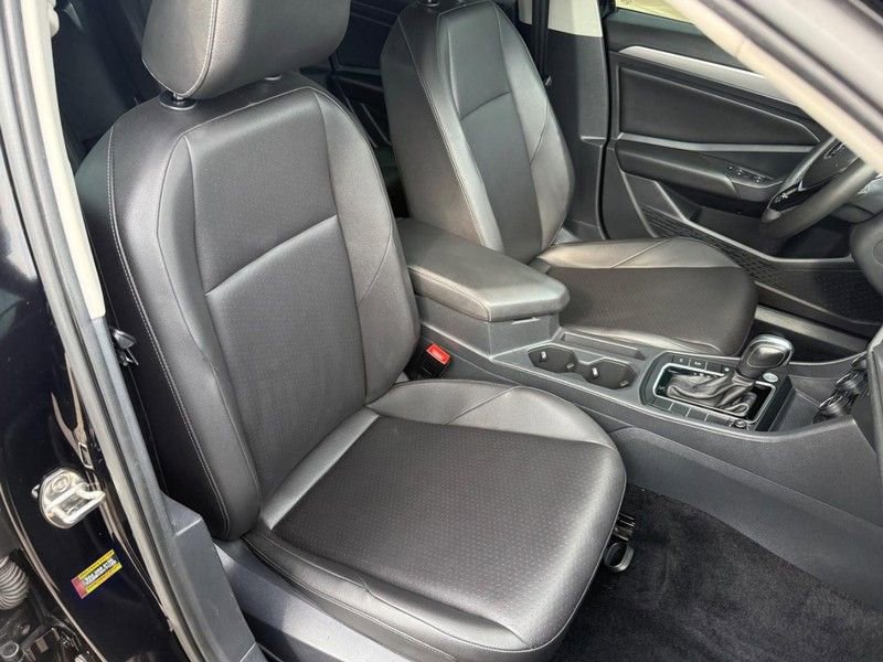 Used 2020 Volkswagen Jetta SE w/ SE Cold Weather Package FWD image 11
