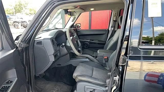 Used 2008 Jeep Commander Sport RWD image 3