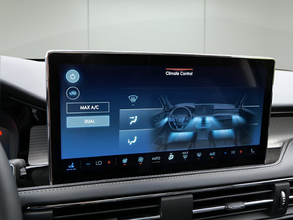 Used 2024 Lincoln Corsair AWD w/ Equipment Group 101A image 23