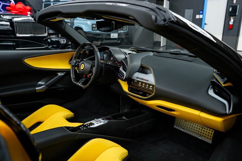 Used 2025 Ferrari SF90 Spider AWD/4WD image 40