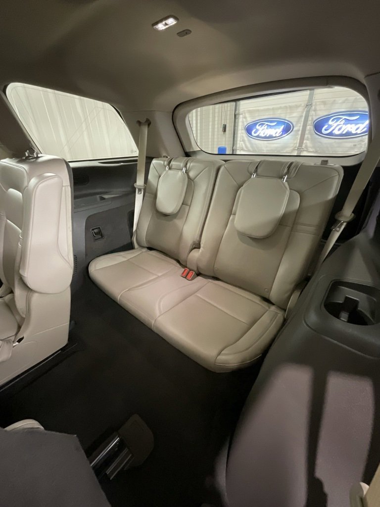 Used 2023 Lincoln Aviator 2WD w/ Premium Package image 12