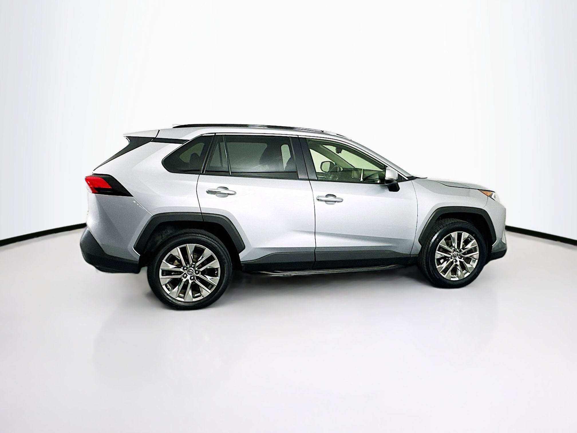 Used 2019 Toyota RAV4 Limited w/ Cold Weather Package image 10