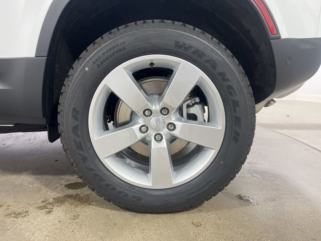 Used 2025 Land Rover Defender 110 S image 30