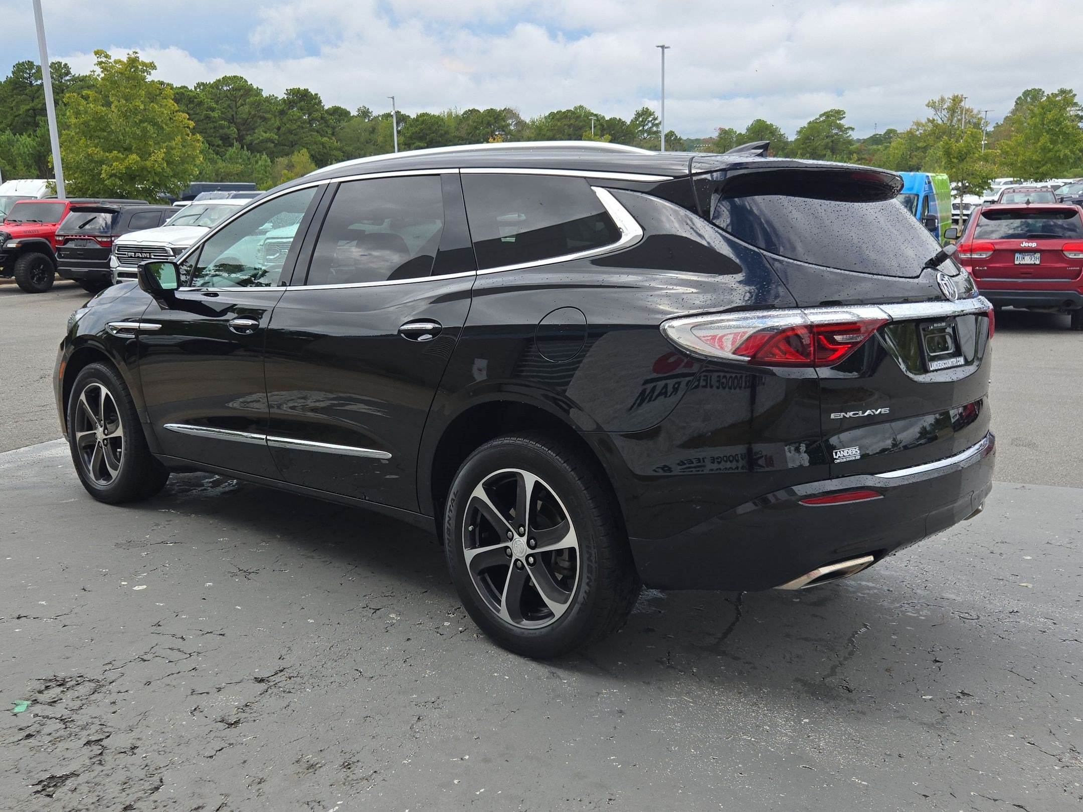 Used 2022 Buick Enclave Essence w/ Experience Buick Package FWD image 5