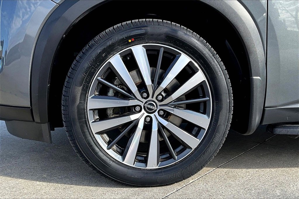 Used 2022 Nissan Pathfinder Platinum w/ Cargo Package image 10