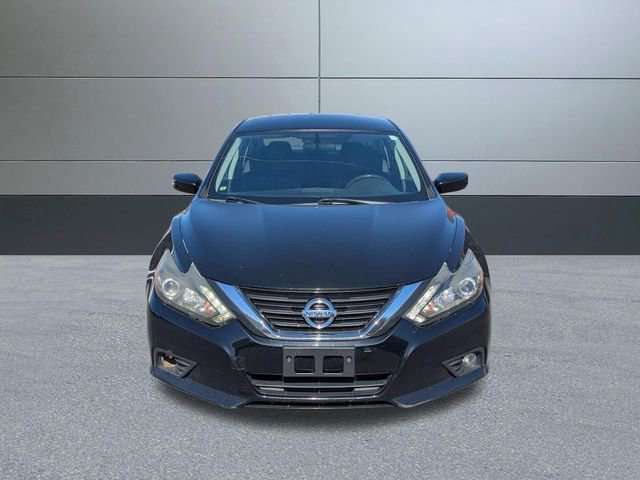 Used 2017 Nissan Altima 2.5 SR w/ LED Appearance Package FWD image 9