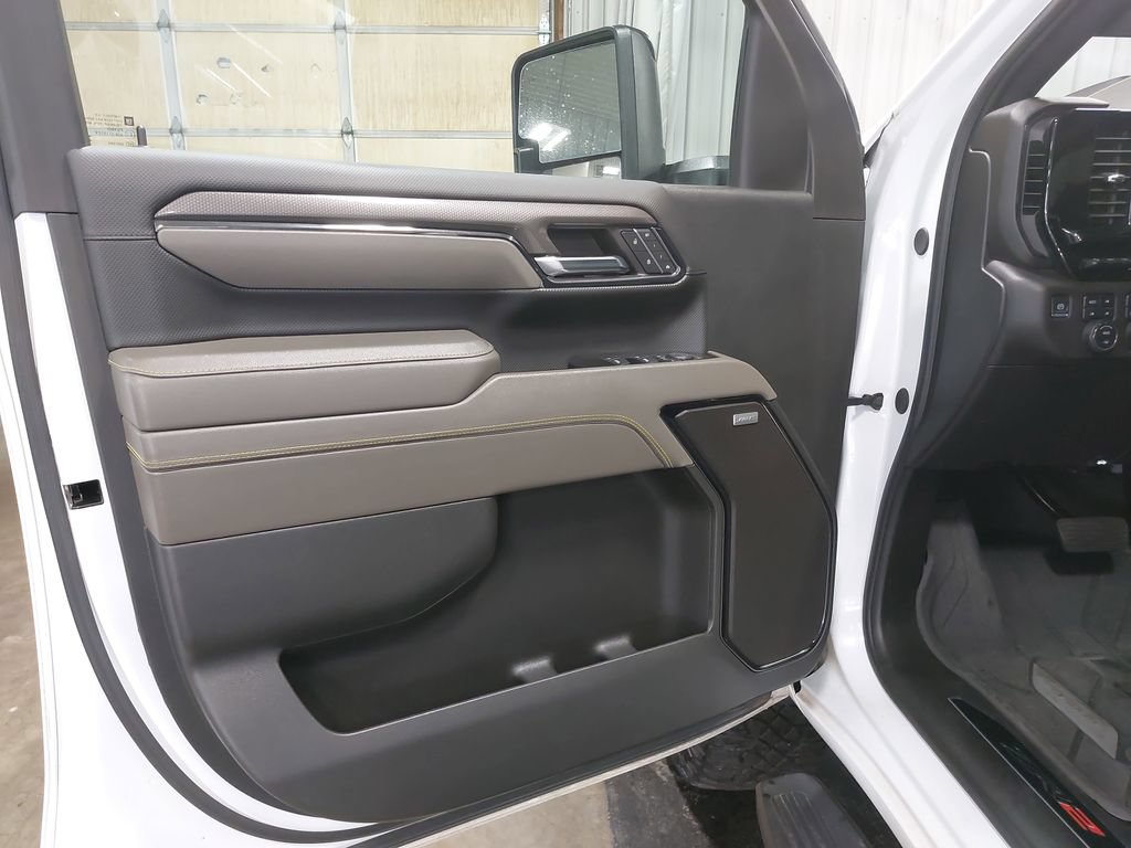 Used 2024 Chevrolet Silverado 2500 ZR2 w/ Technology Package AWD/4WD image 27