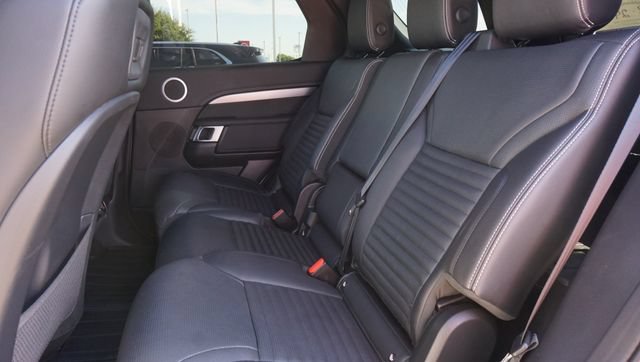 Used 2024 Land Rover Discovery Dynamic SE AWD/4WD image 29