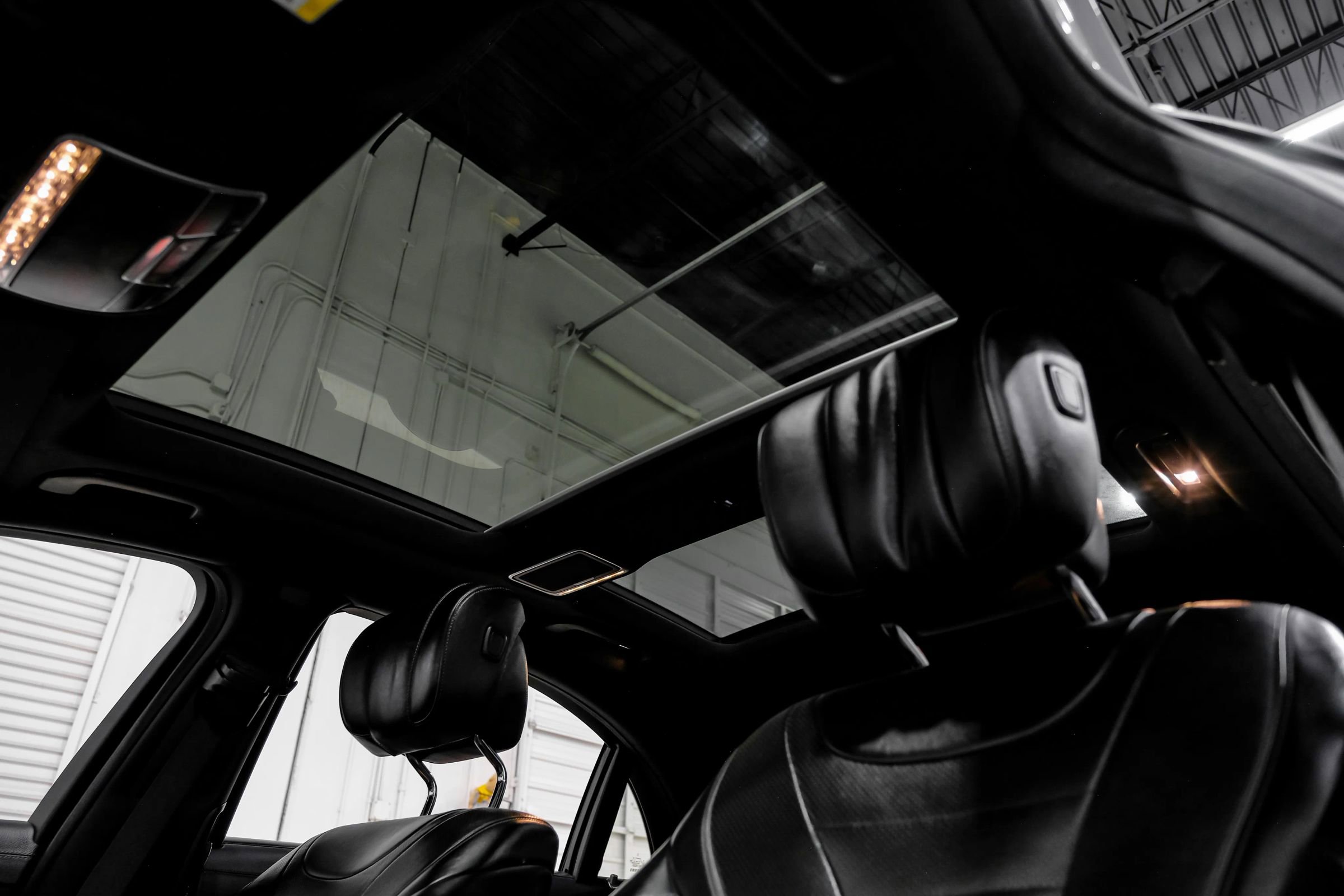 Used 2015 Mercedes-Benz S 550 Sedan w/ Sport Package w/ Sport Package image 29