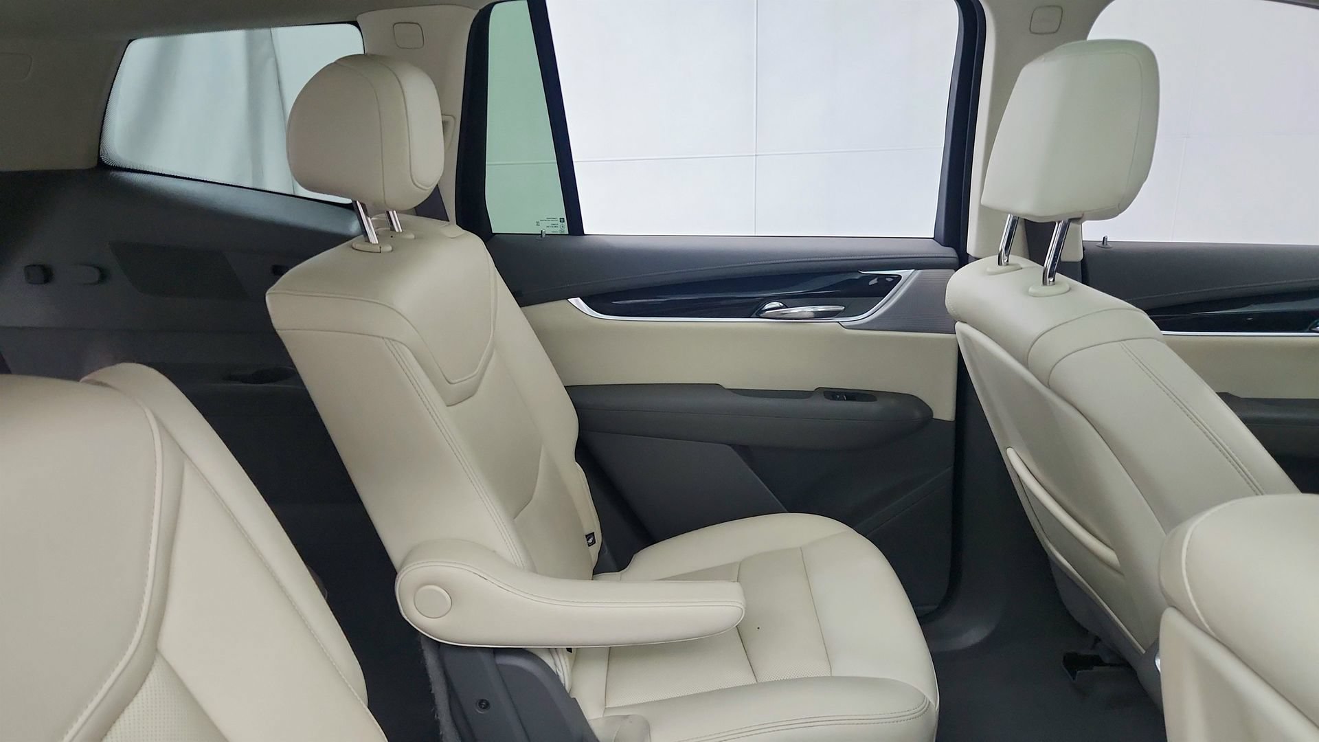 Certified 2023 Cadillac XT6 Premium Luxury w/ LPO, Floor Liner Package AWD/4WD image 29