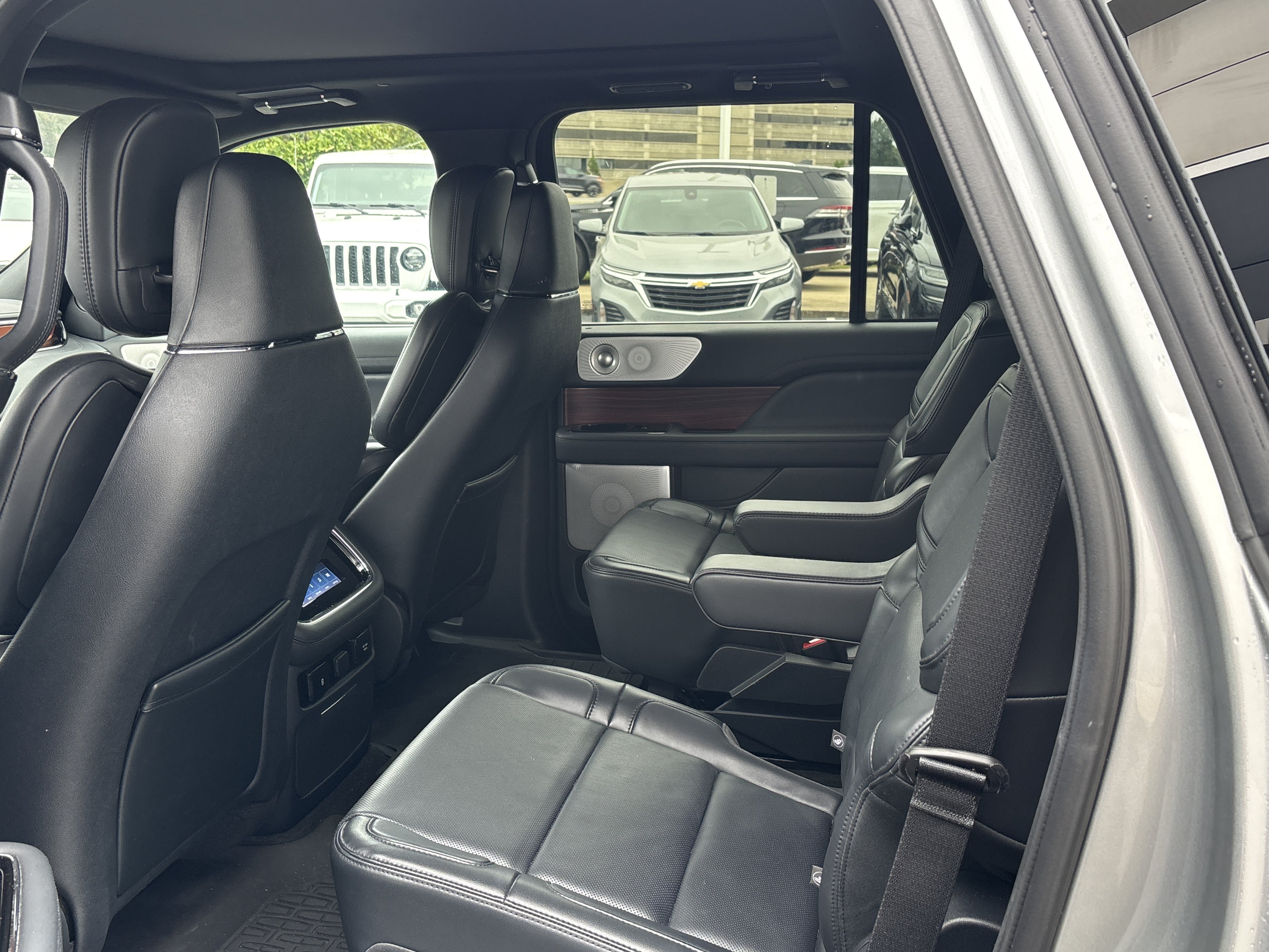 Used 2024 Lincoln Navigator Reserve AWD/4WD image 9