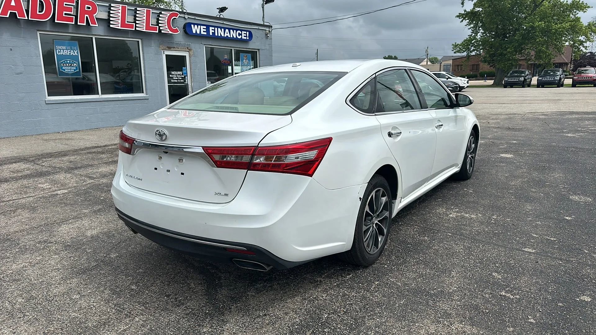 Used 2016 Toyota Avalon XLE FWD image 5