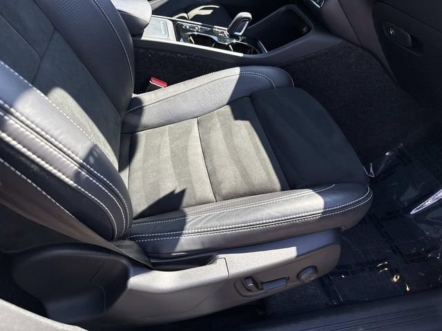Used 2020 Volvo XC40 T4 R-Design FWD image 10