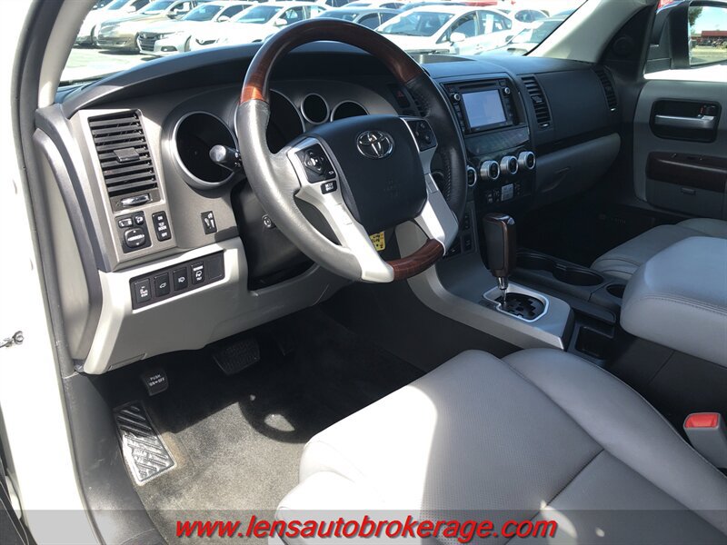 Used 2017 Toyota Sequoia Platinum AWD/4WD image 10