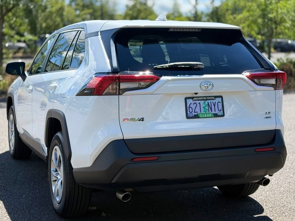 Certified 2022 Toyota RAV4 LE AWD/4WD image 3