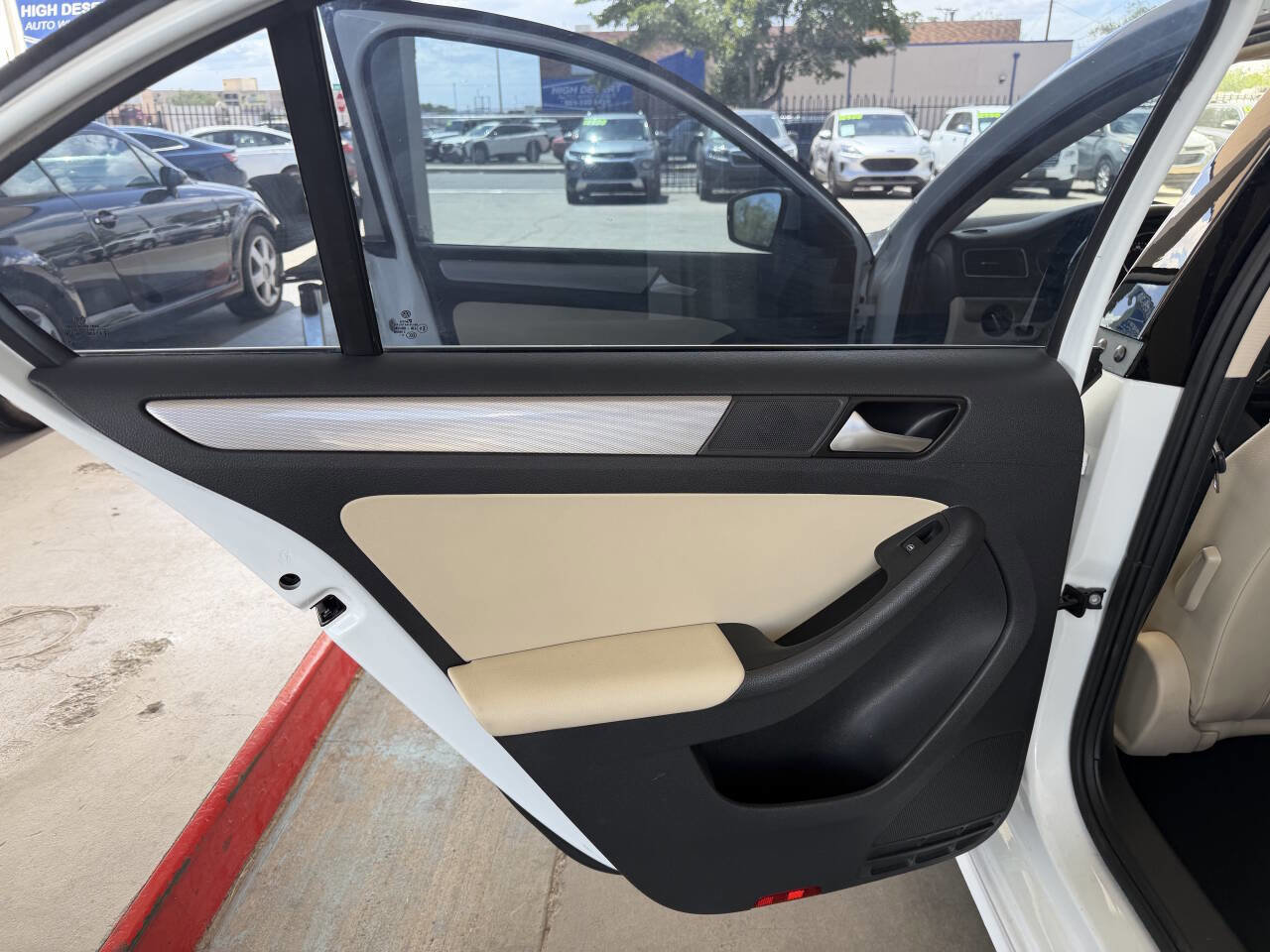 Used 2017 Volkswagen Jetta SE FWD image 14