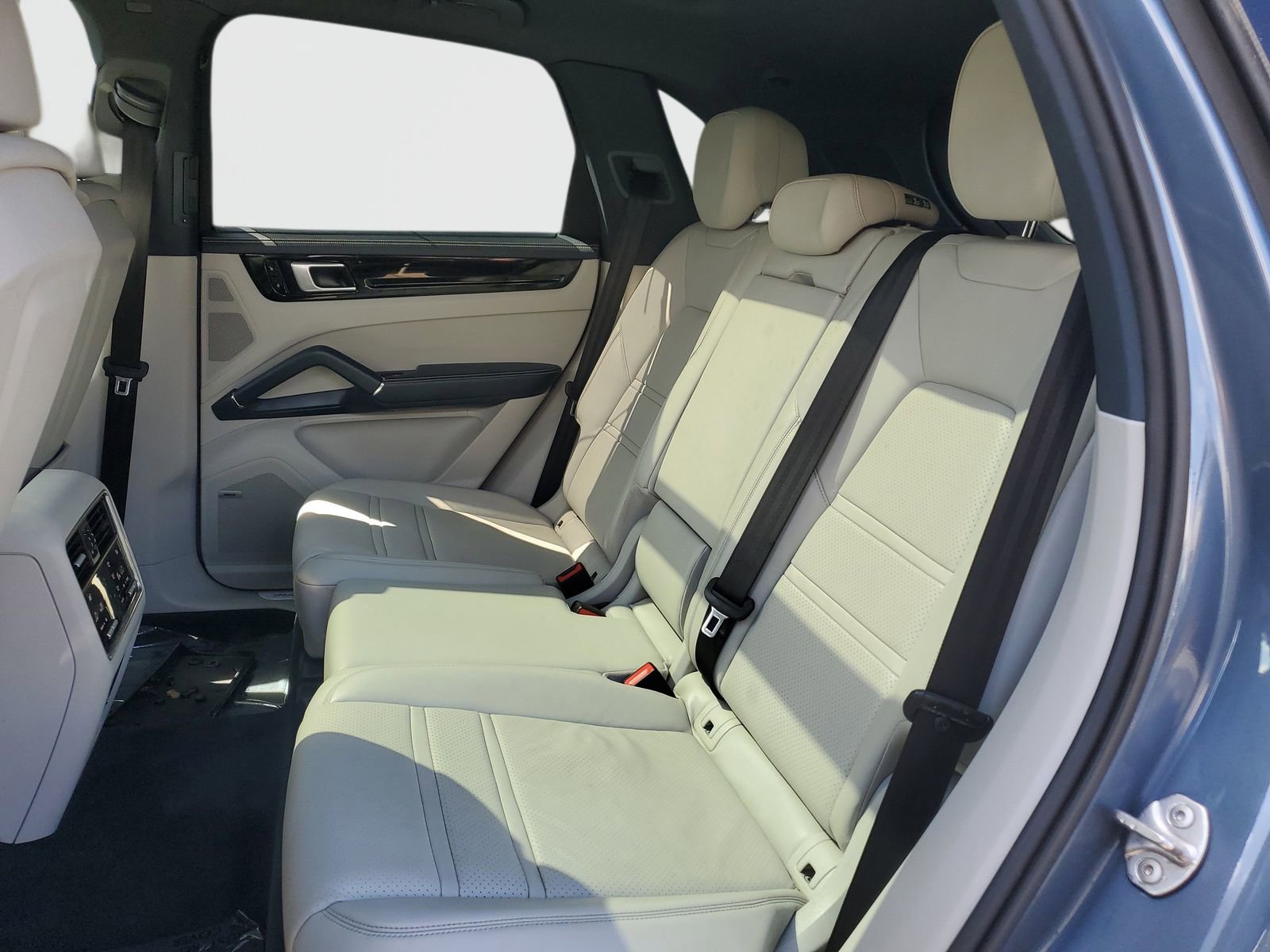 Used 2019 Porsche Cayenne image 12