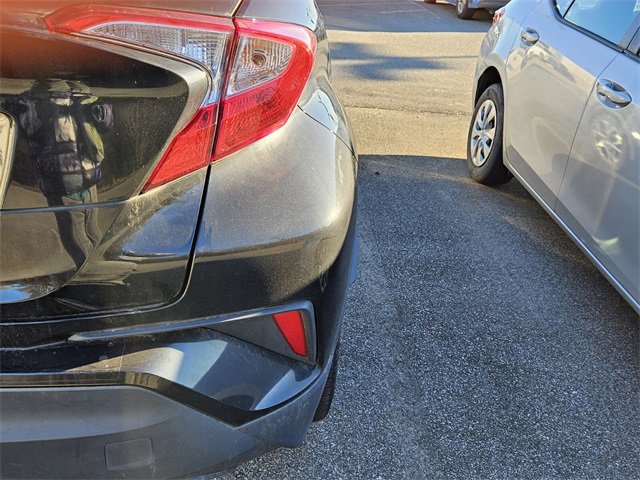 Used 2022 Toyota C-HR XLE image 9