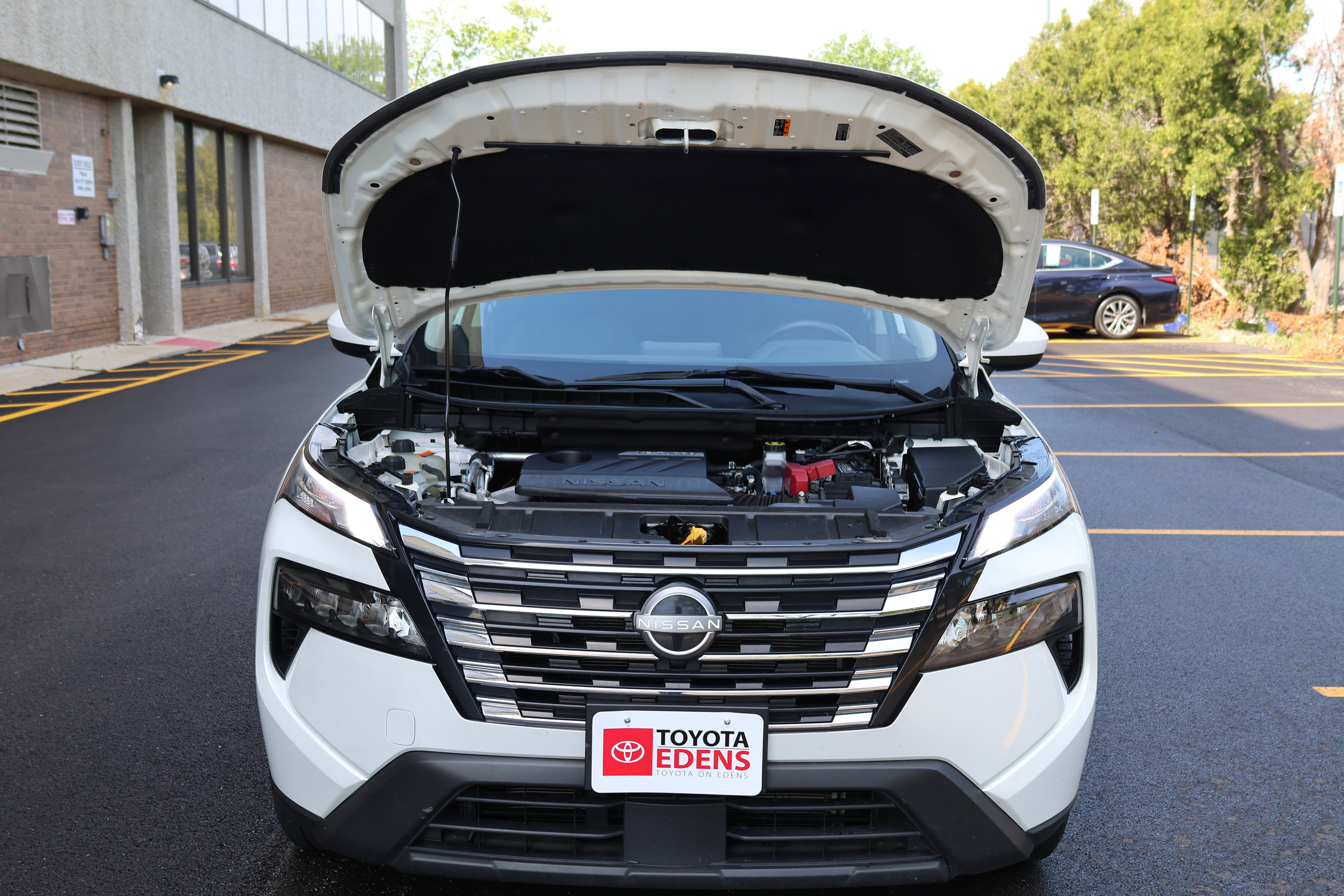 Used 2024 Nissan Rogue SV AWD/4WD image 12