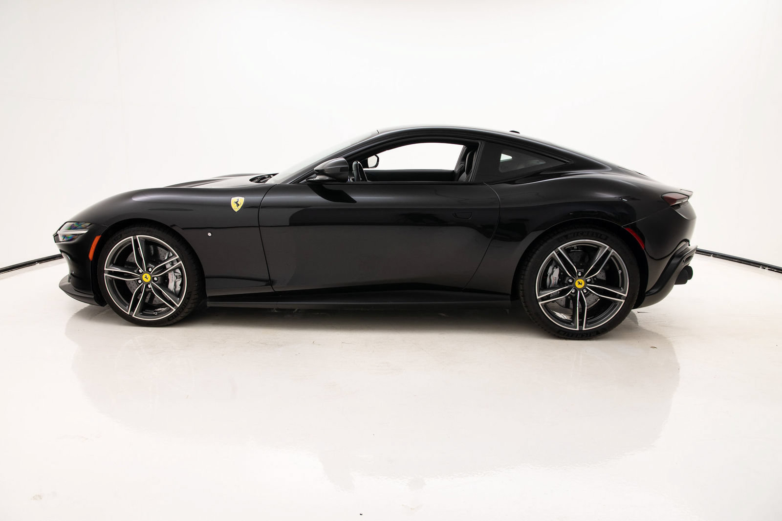 Certified 2022 Ferrari Roma RWD image 8