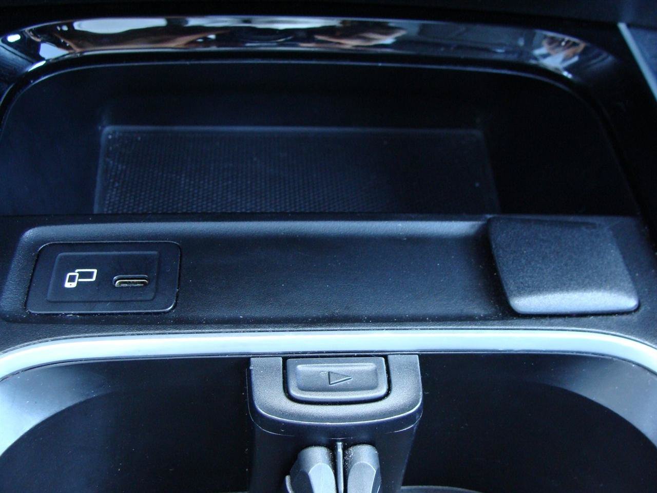 Used 2020 Mercedes-Benz GLB 250 4MATIC w/ Premium Package image 29