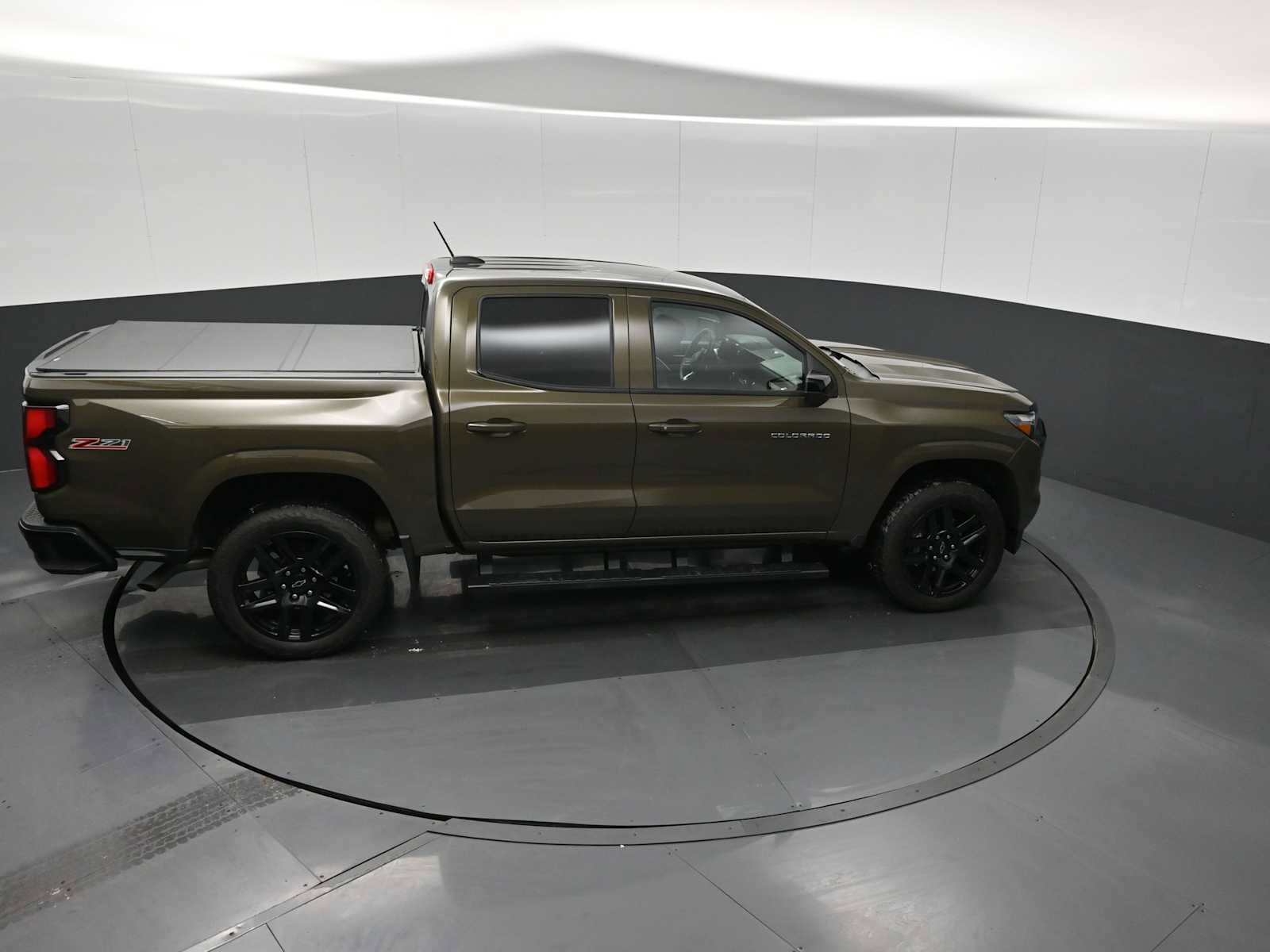 Used 2024 Chevrolet Colorado Z71 w/ Z71 Convenience Package 2 image 17