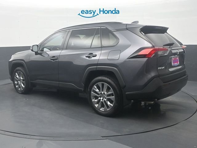 Used 2022 Toyota RAV4 XLE Premium FWD image 5