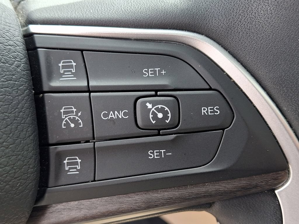 Used 2023 Jeep Grand Cherokee L Limited AWD/4WD image 26