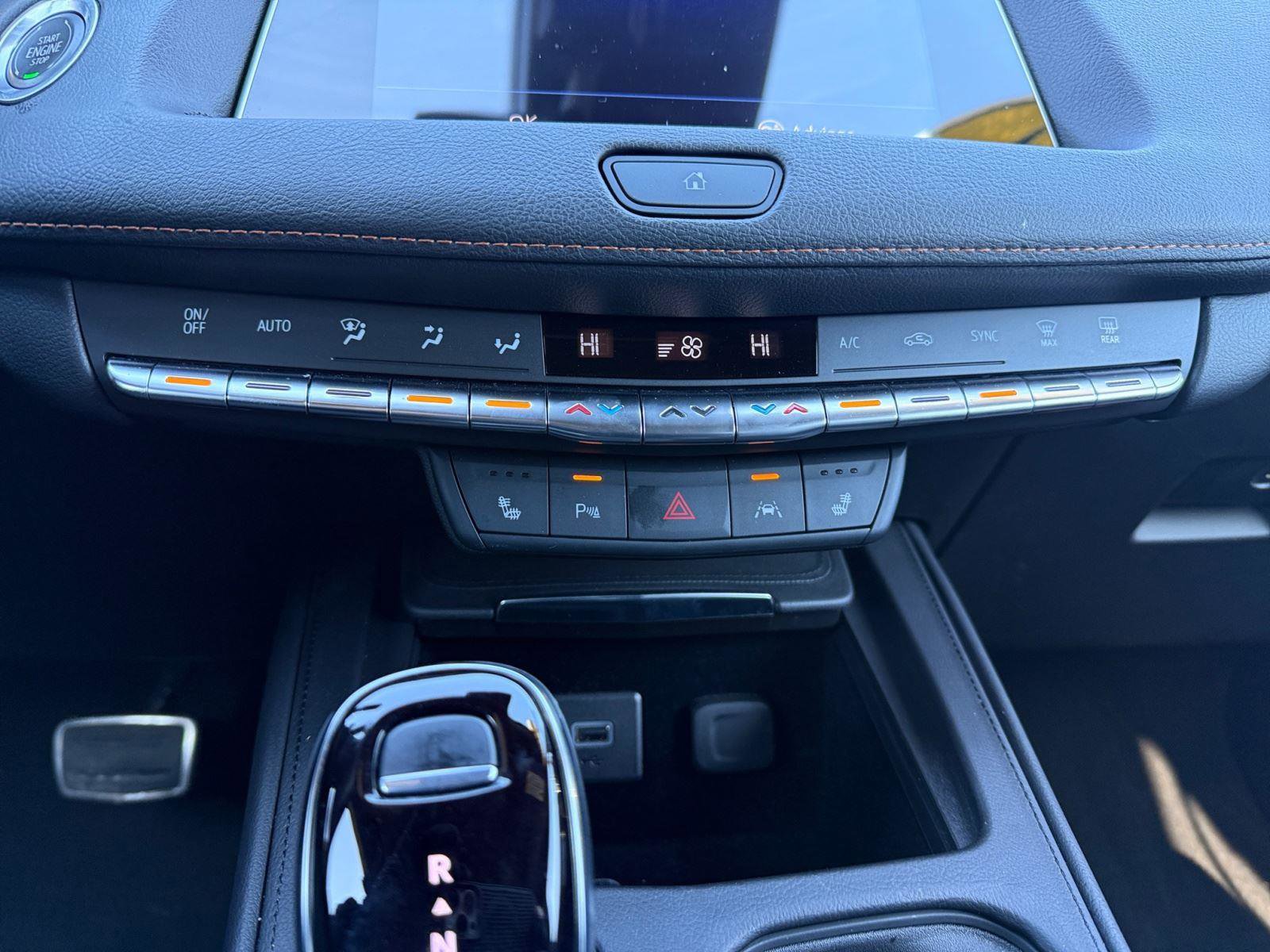 Certified 2023 Cadillac XT4 Sport w/ LPO, Onyx Lite Package image 32