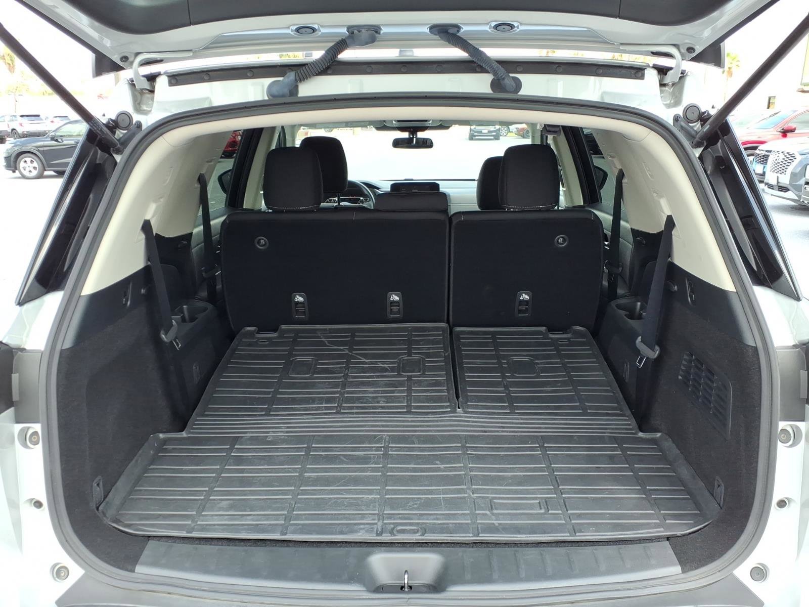 Used 2024 Nissan Pathfinder S FWD image 11