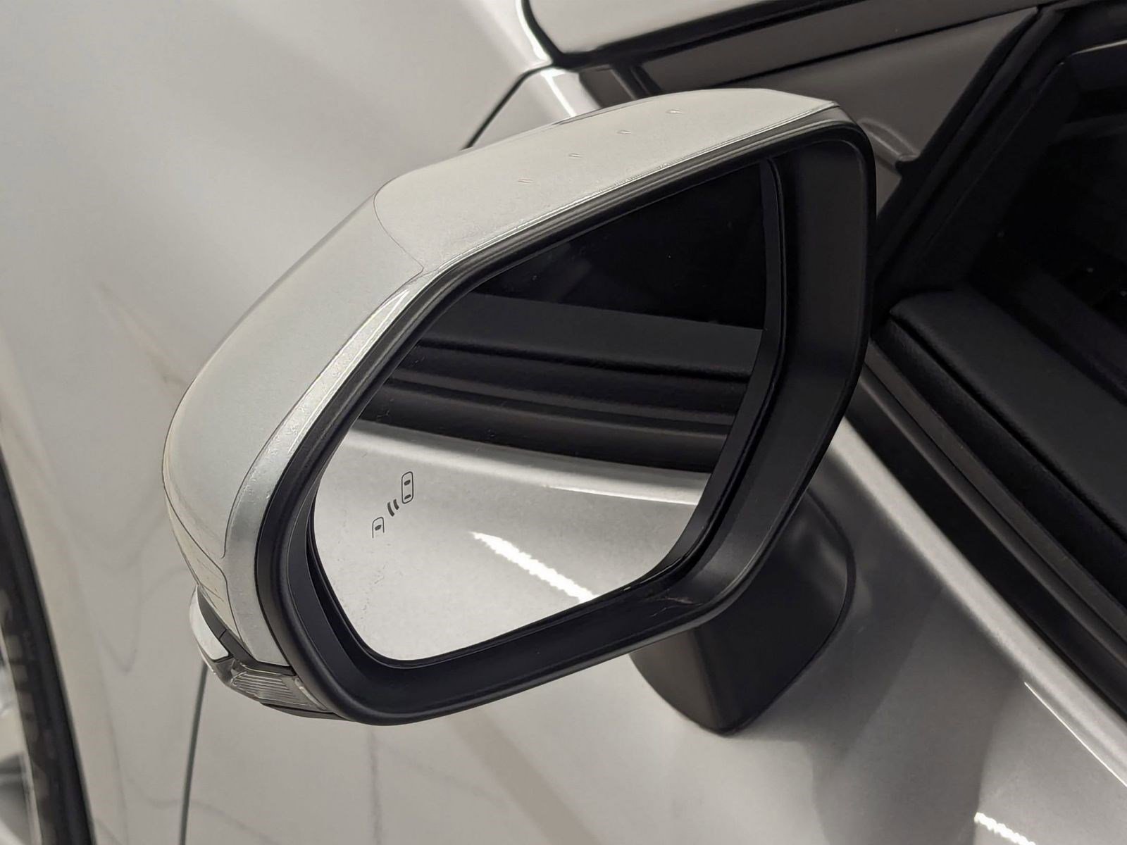 Used 2025 Toyota Camry LE w/ Convenience Package image 35