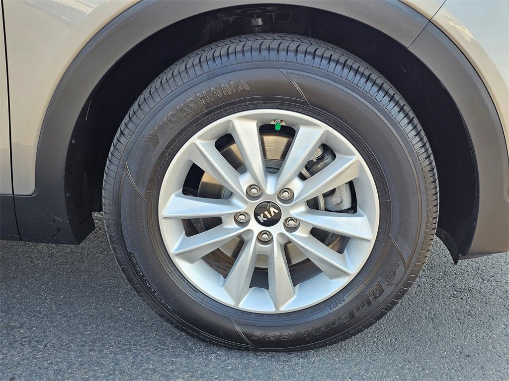 Used 2019 Kia Sorento LX image 9