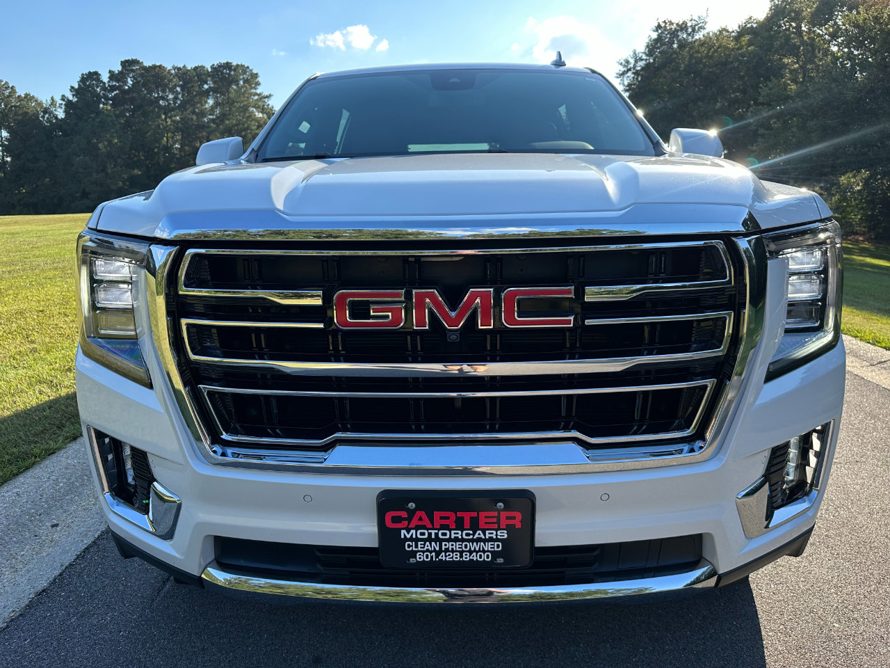 Used 2024 GMC Yukon XL SLT w/ SLT Luxury Package image 2