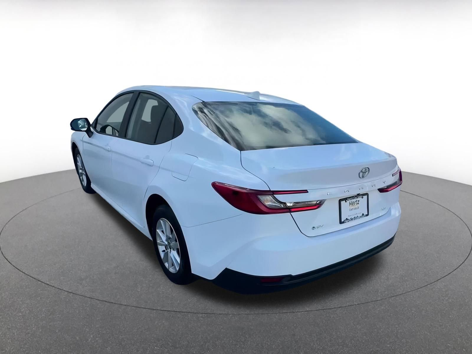 Used 2025 Toyota Camry LE image 12