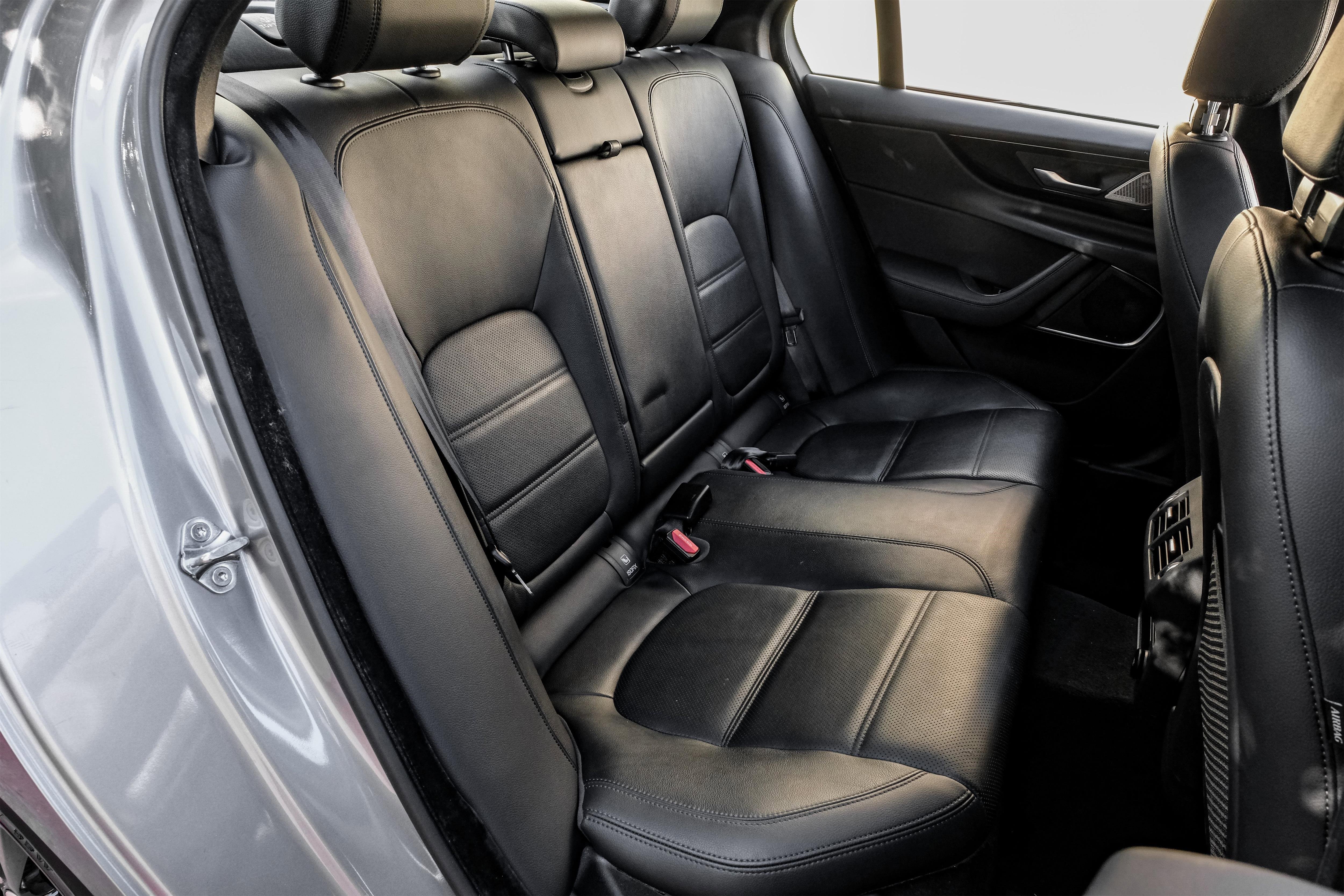 Used 2020 Jaguar XE S image 38