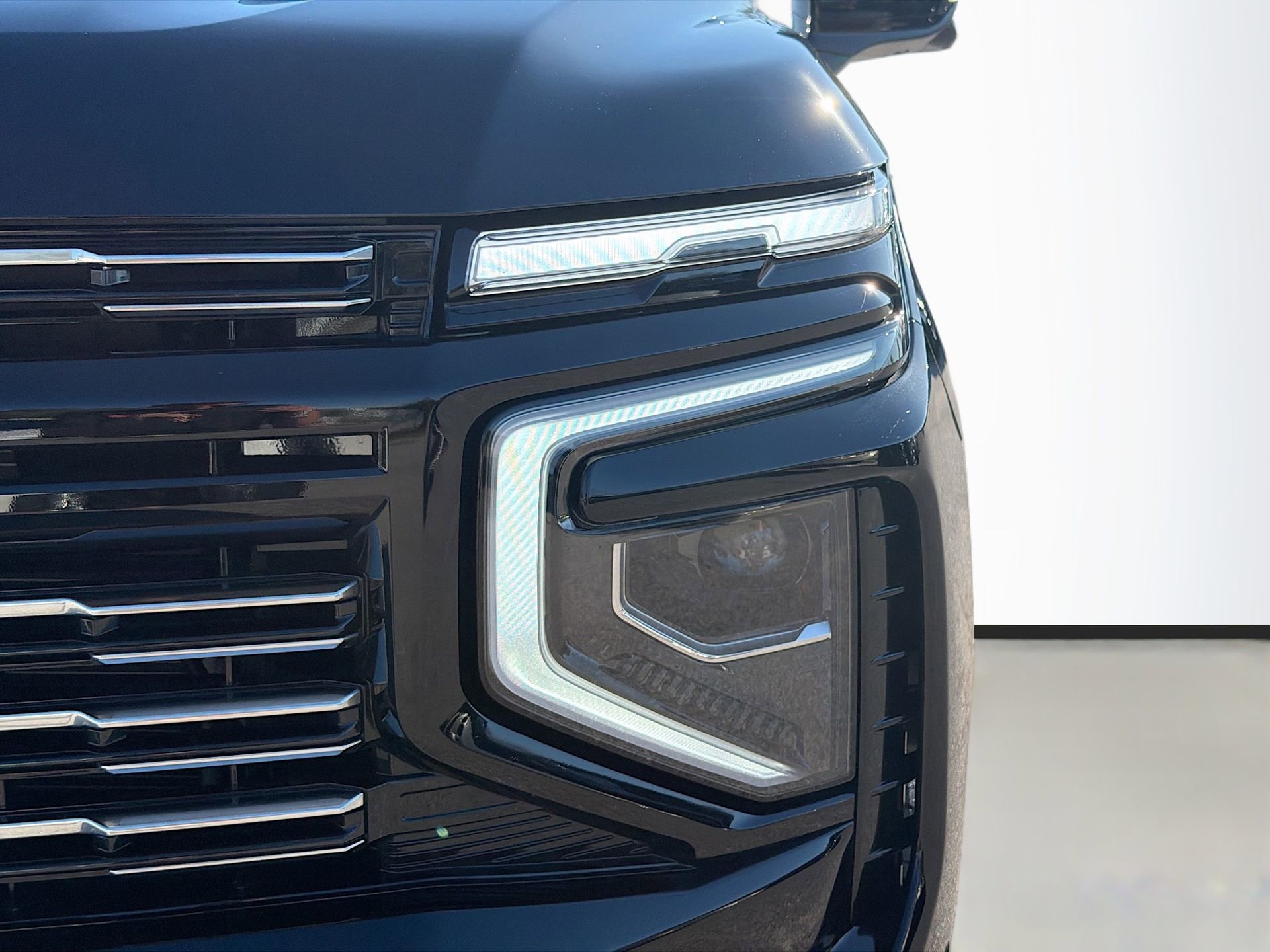 Used 2025 Chevrolet Suburban High Country image 10