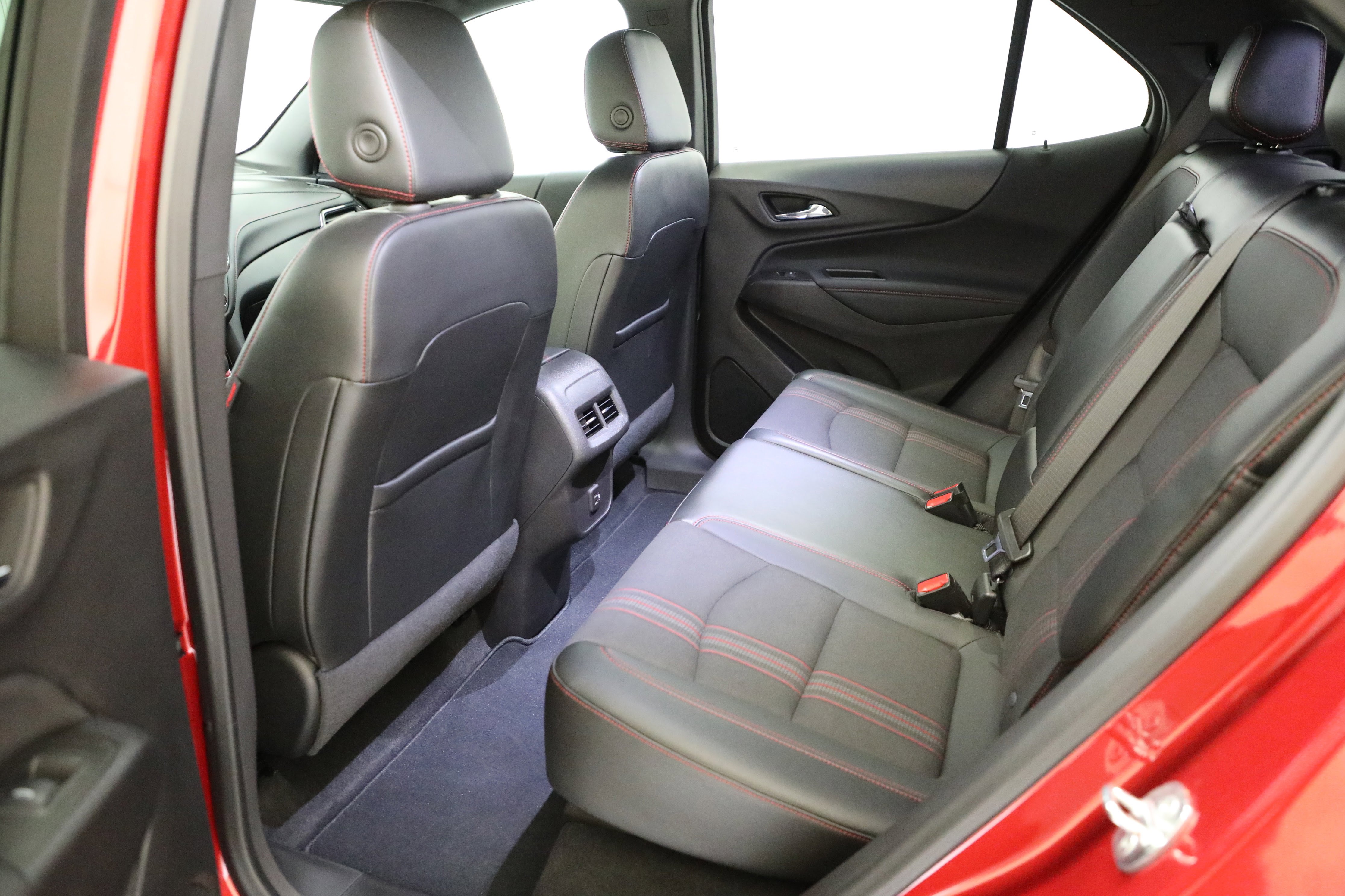 Used 2023 Chevrolet Equinox RS w/ LPO, Floor Liner Package image 16